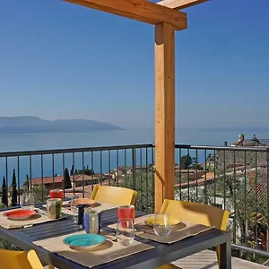 Dany Con Cucina Vista Piscina E Parcheggio Gargnano